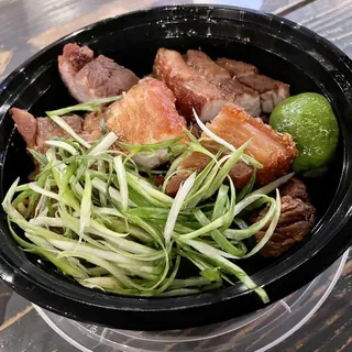 Wok-fried lomein noodles