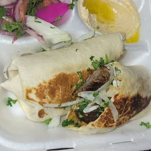 Lamb kabob sandwich with hummus &amp; veggies