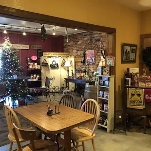 dining room with christmas tree