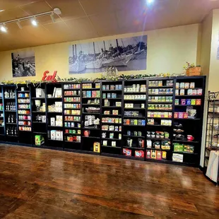 Teas, Chemex, Melitta, tea infusers, and other items for sale.