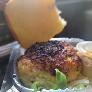 Crab cake sandwich, just enough crunch