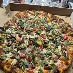 Spicy Margharita pizza + spinach and onions