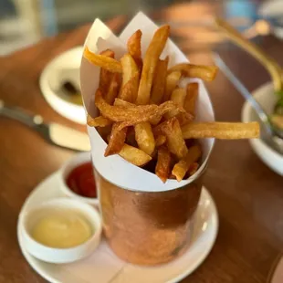 Papas Fritas * crispy house cut french fries