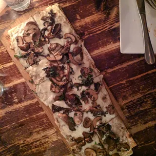 Mushroom & Truffle Oil Flatbread Tray GH