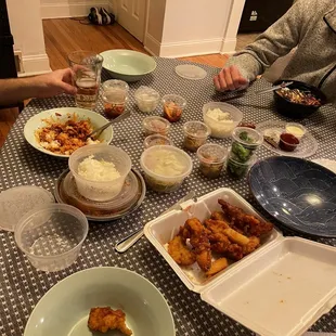 food, chicken wings and fried chicken