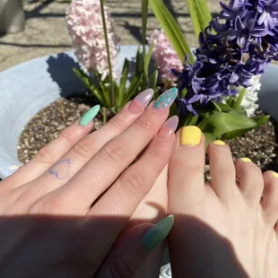 gel feet and acrylic nails