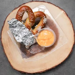 Classic pretzel and cheese cup