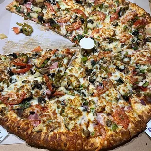 The works 20&quot; pizza