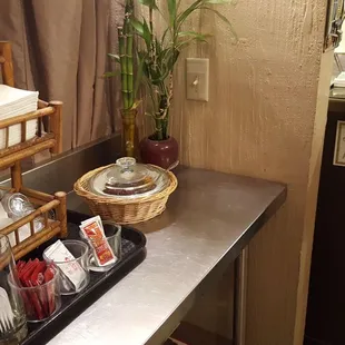 To go condiment bar