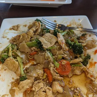 My noodle dish had chicken, broccoli, cauliflower, carrots, peppers, garlic, and a sweet soy sauce. I added Sri Racha! LOL