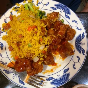 General chows chicken with pork fried rice