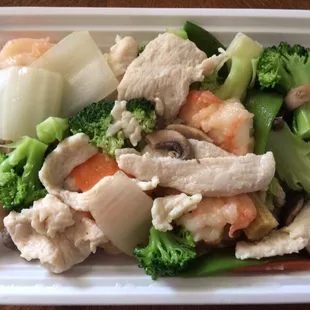 Weight Watchers Chicken and Shrimp with mixed vegetables