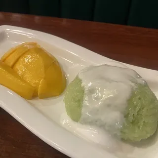 Sweet Sticky Rice with Mango (Seasonal)