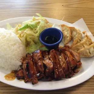 Teriyaki chicken&amp;Gyoza lunch combo a great deal for $5.99!  Delicious as well!