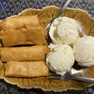 Fried banana and coconut ice cream