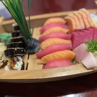 sushi sashimi deluxe