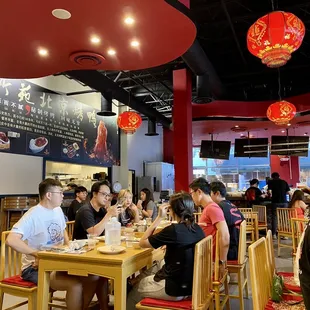 a large group of people eating