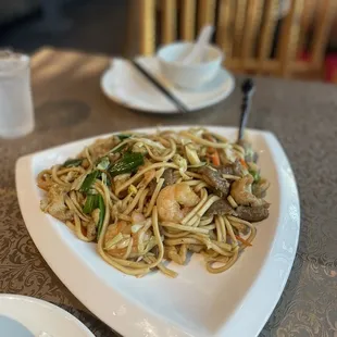 Lo mein combination