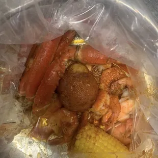Snow crab leg and shrimp with garlic butter seasoning