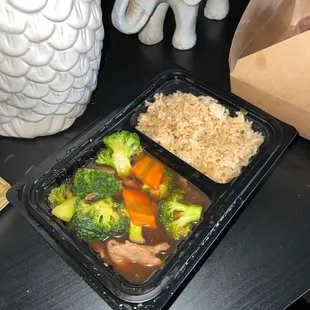 L1. Broccoli with Beef Lunch