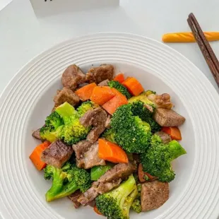 Beef with Broccoli is a delicious and nutritious classic Chinese dish that you must try.