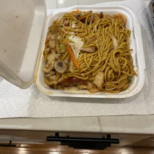 C38. House Lo Mein Combo