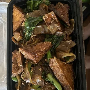 Pad See Ew Noodles -- huge tofu pieces!