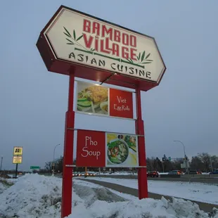 Main sign adjacent to Highway 10.