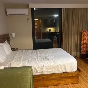 The room excuse the small mess that's mine! It's very cozy.