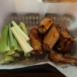 6 hot wings and extra celery
