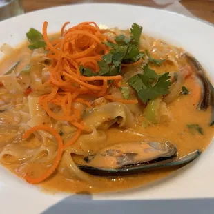 Seafood Red Curry Noodle: good but def not worth $18