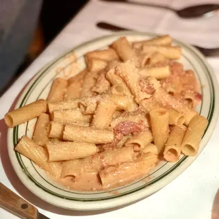 Rigatoni With Vodka Sauce