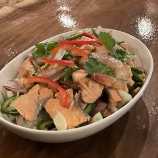 Spicy sear salmon with prawns salad