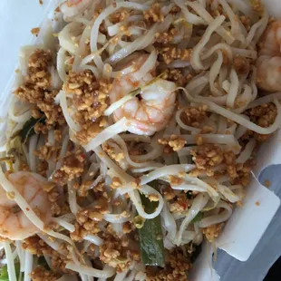 Shrimp pad Thai. No egg, extra peanuts