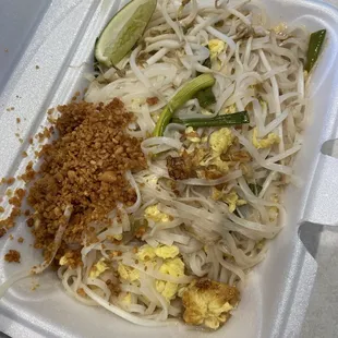 Pad Thai, no meat, no spice, just egg!
