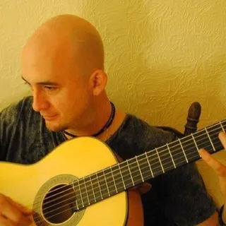 Ernesto V.