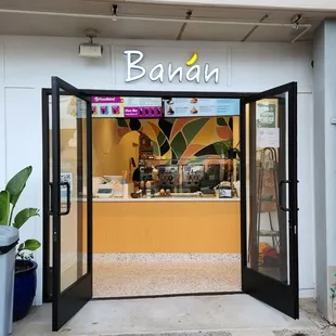 Exterior next to the crack seed store