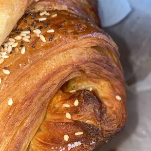 Bacon a cheese croissant