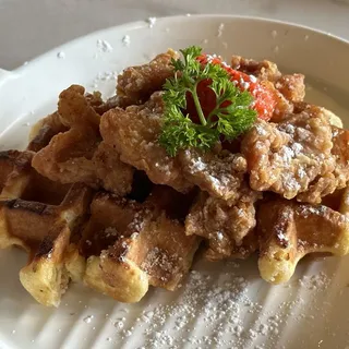 SPICED MAPLE CHICKEN & WAFFLE