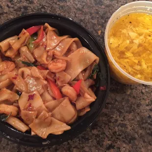 Drunken noodles: See how thick the noodles are? Possibly over cooked because they are a bit mushy. But at lease the sauce tastes good.