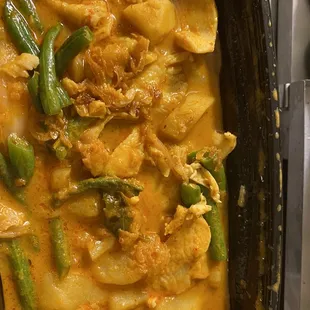 Ummmmm... panang chicken but mostly potatoes