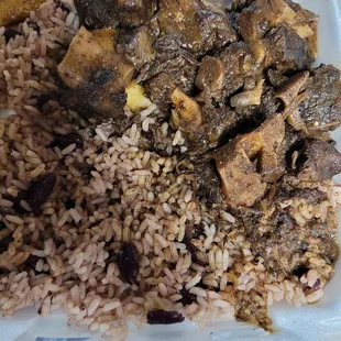 Oxtail with rice and peas