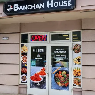 ramen and noodles, outside