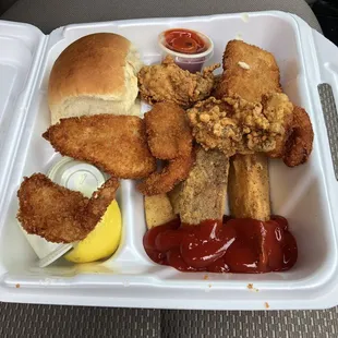Fish, shrimp, oyster combo (2,2,2 or "P")