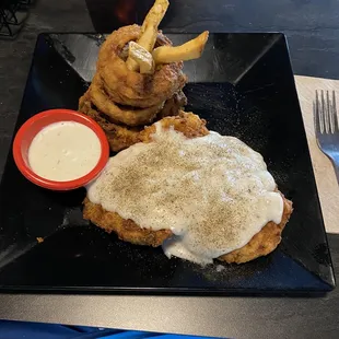Chicken fried chicken W/onion rings.