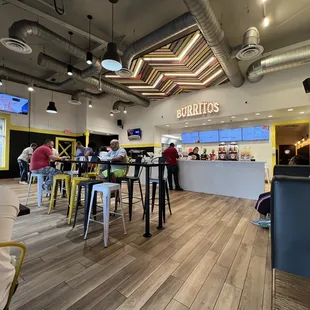 Beautiful open concept - I don&apos;t see a toppings bar like on University but this is much bigger.