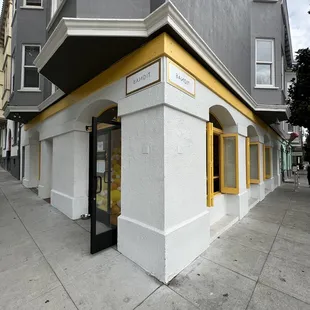 the corner of a building on a sidewalk