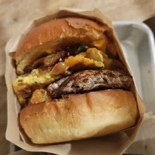 Broke Millionaire. Bland.