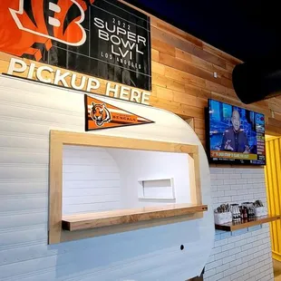 Order and pickup stations