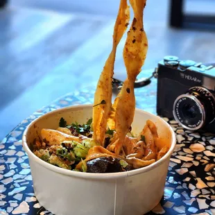 The Szechuan garlic dry noodle was delicious!